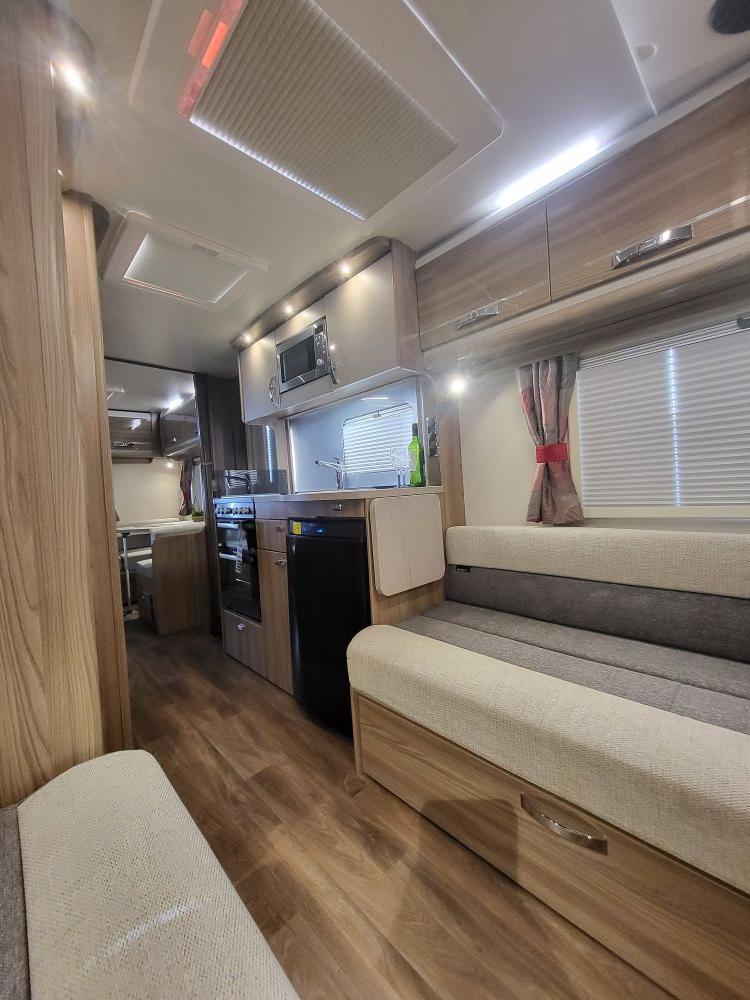 Swift  Challenger 590 LUX