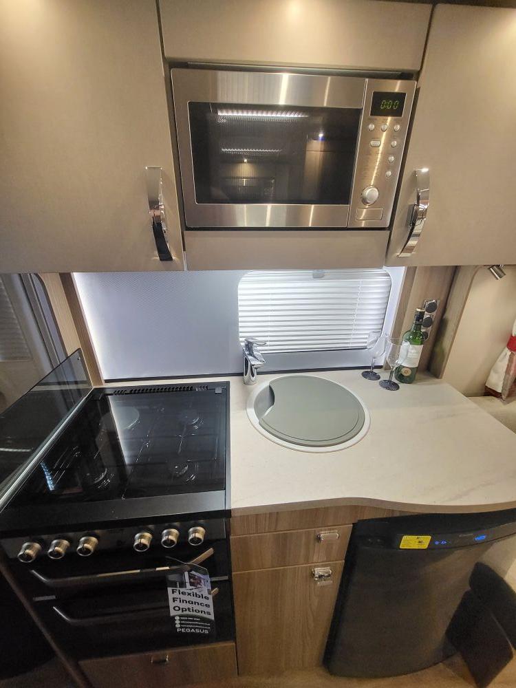 Swift  Challenger 590 LUX