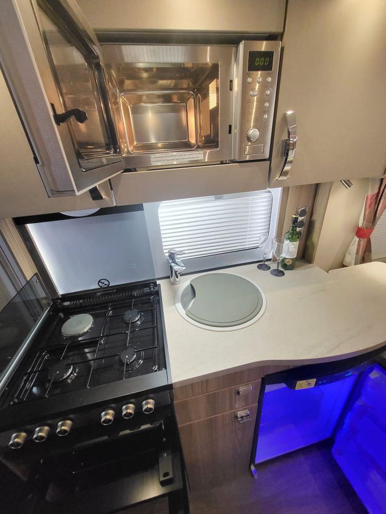 Swift  Challenger 590 LUX