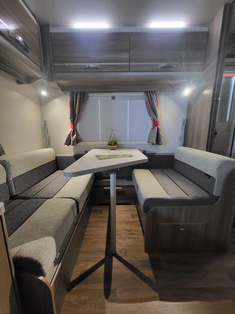 Swift  Challenger 590 LUX