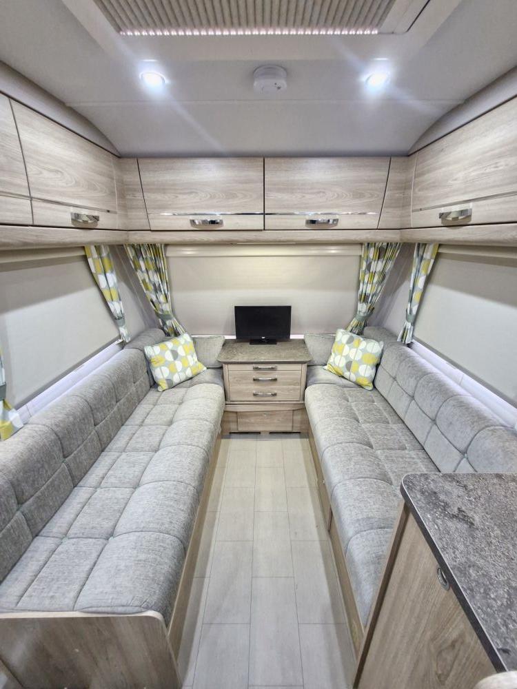 Elddis  Xplore 586