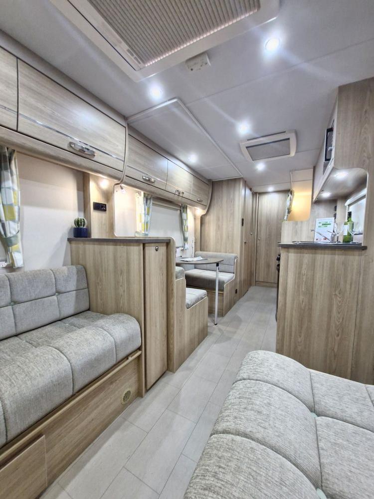 Elddis  Xplore 586