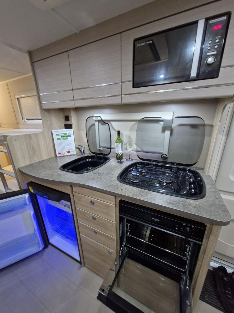 Elddis  Xplore 586