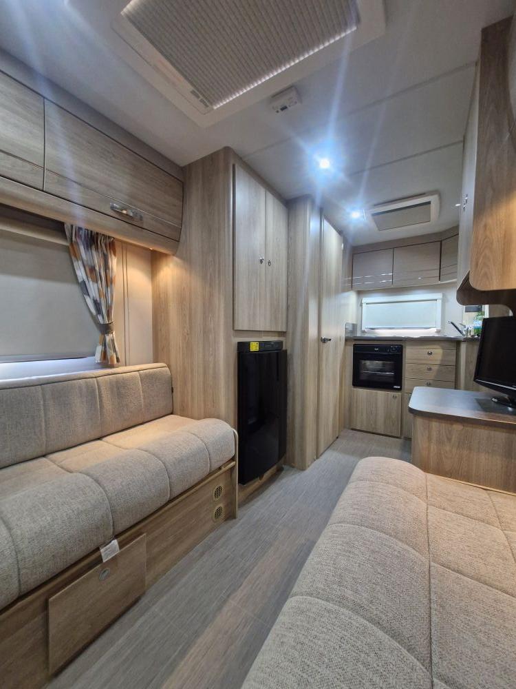 Elddis  Xplore 422