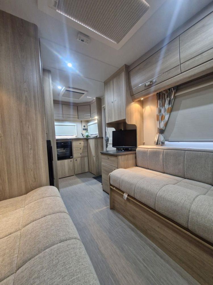 Elddis  Xplore 422