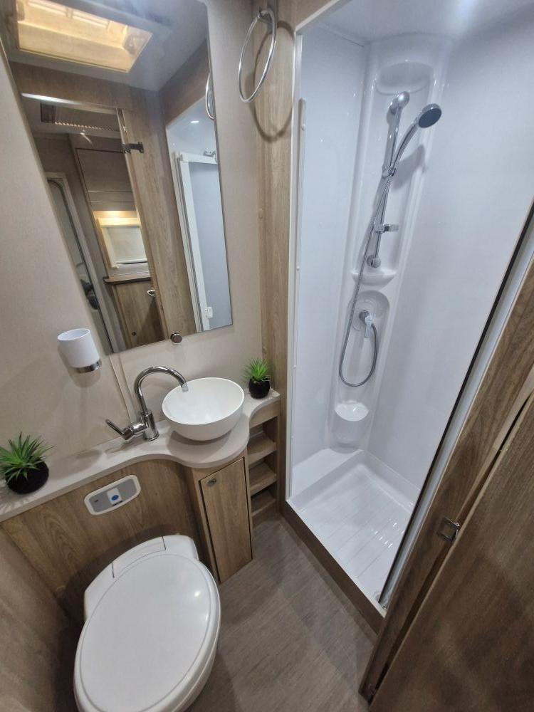 Elddis  Xplore 422