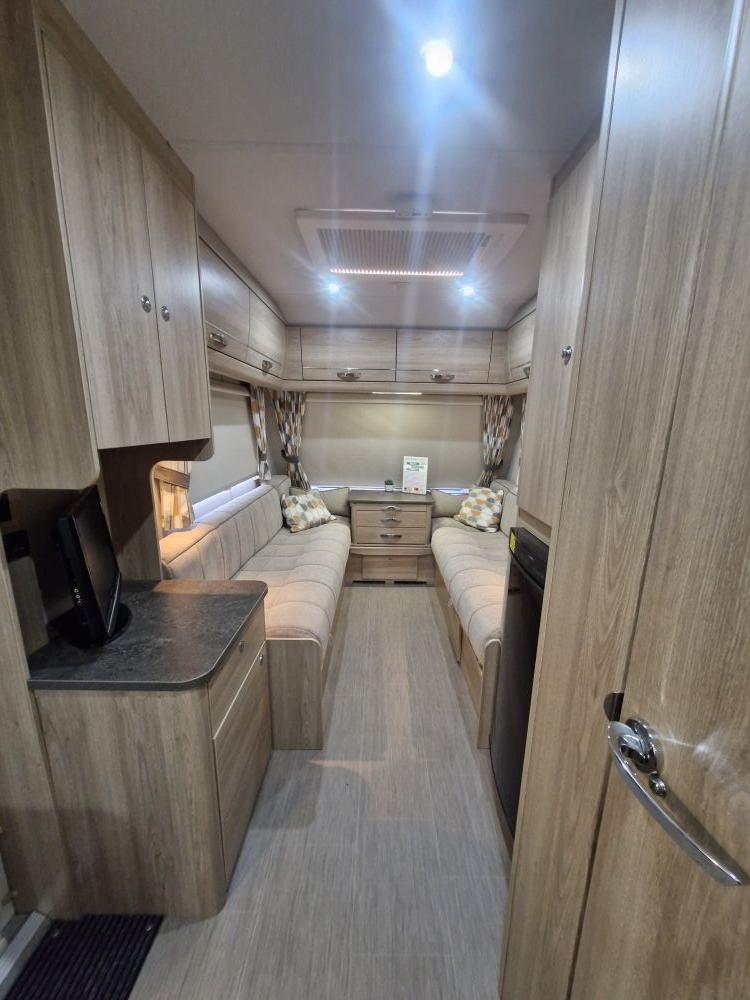 Elddis  Xplore 422