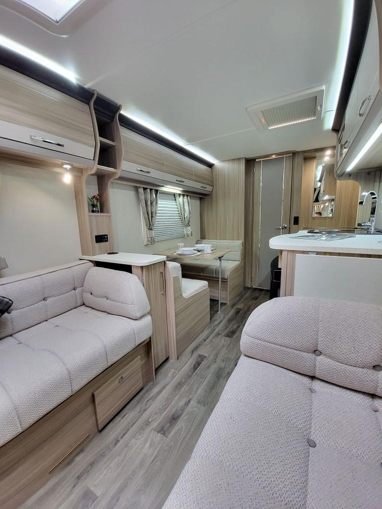 Coachman Pastiche 520