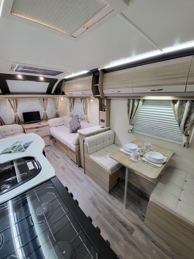 Coachman Pastiche 520