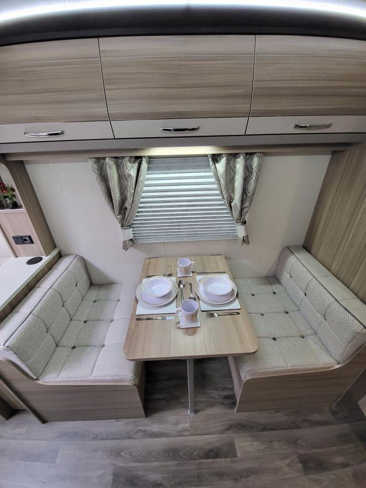 Coachman Pastiche 520