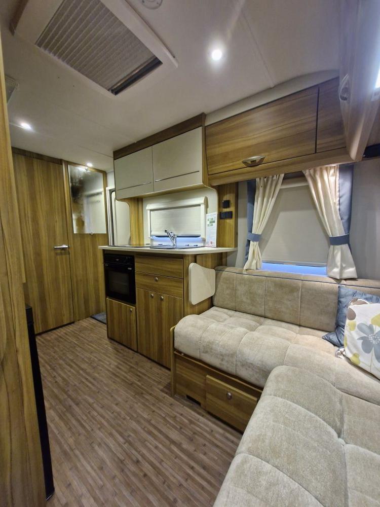 Elddis  Xplore 304