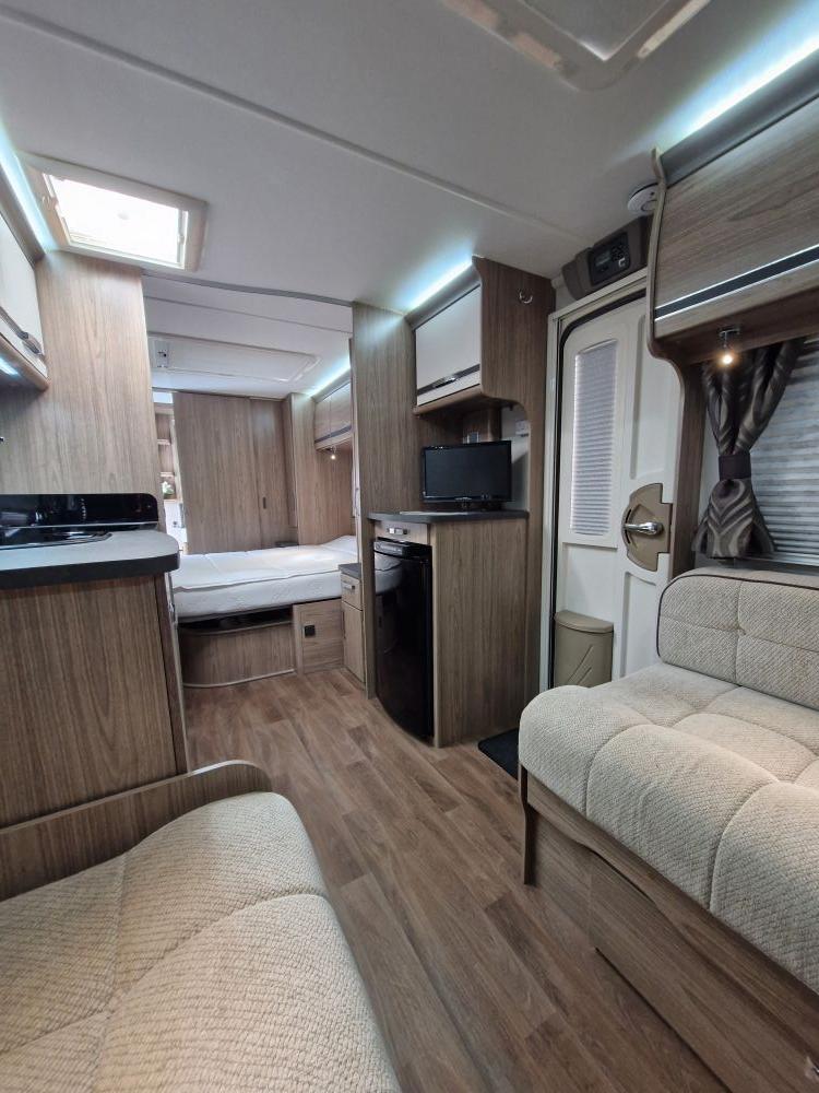 Coachman  VIP 575/4