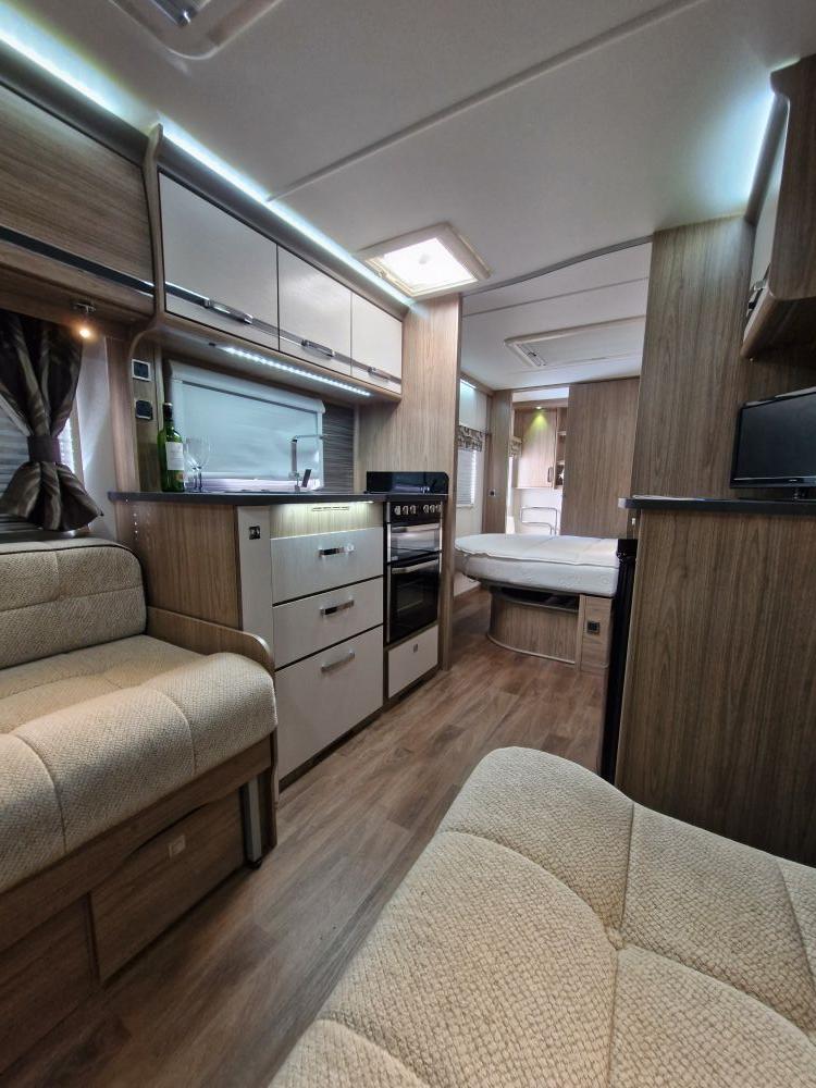 Coachman  VIP 575/4