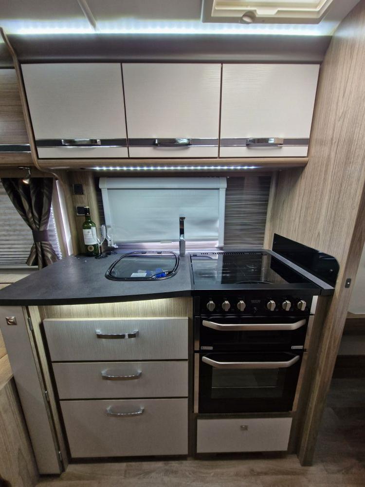 Coachman  VIP 575/4