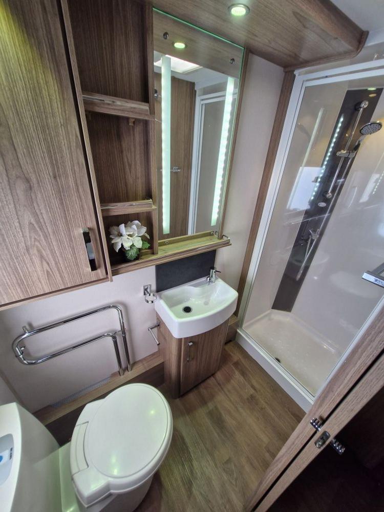 Coachman  VIP 575/4