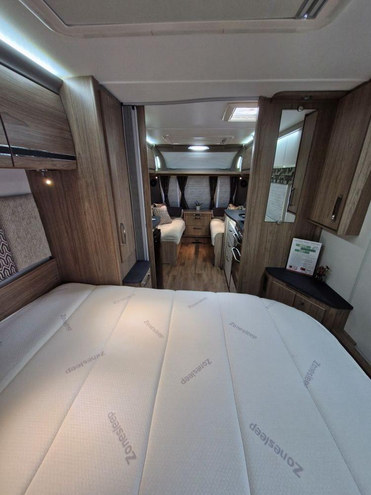Coachman  VIP 575/4
