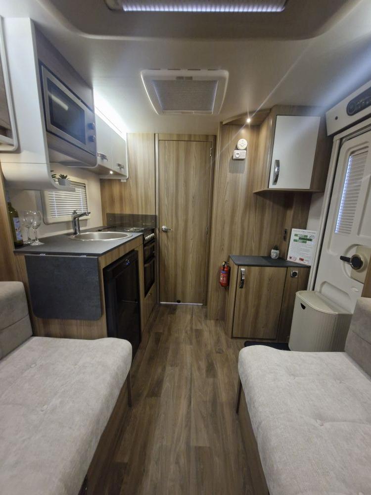 Swift Ace Globetrotter