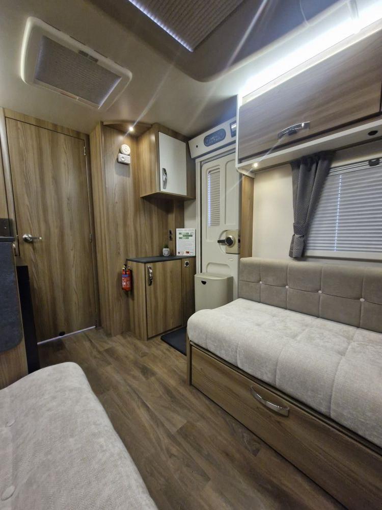 Swift Ace Globetrotter