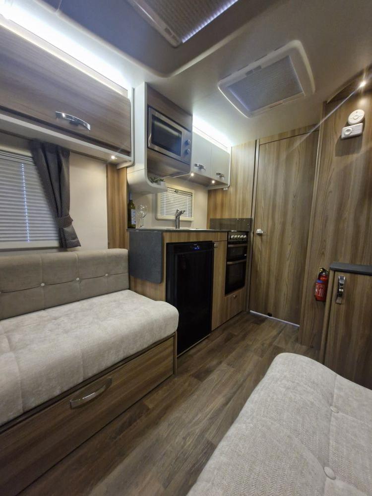 Swift Ace Globetrotter