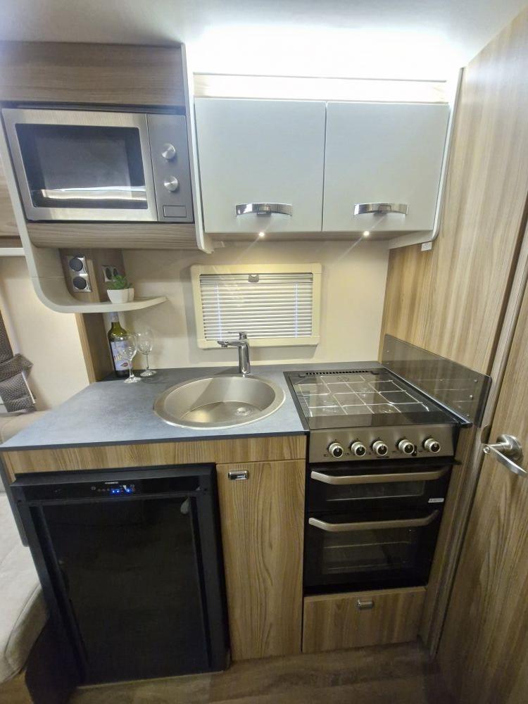 Swift Ace Globetrotter