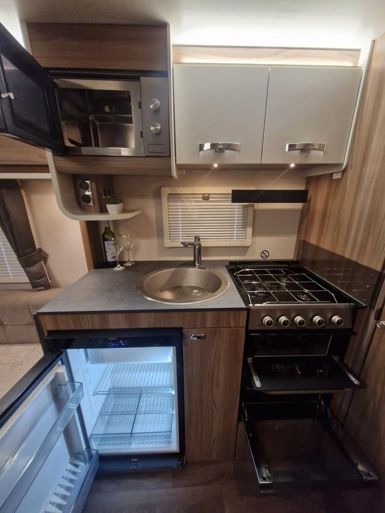 Swift Ace Globetrotter