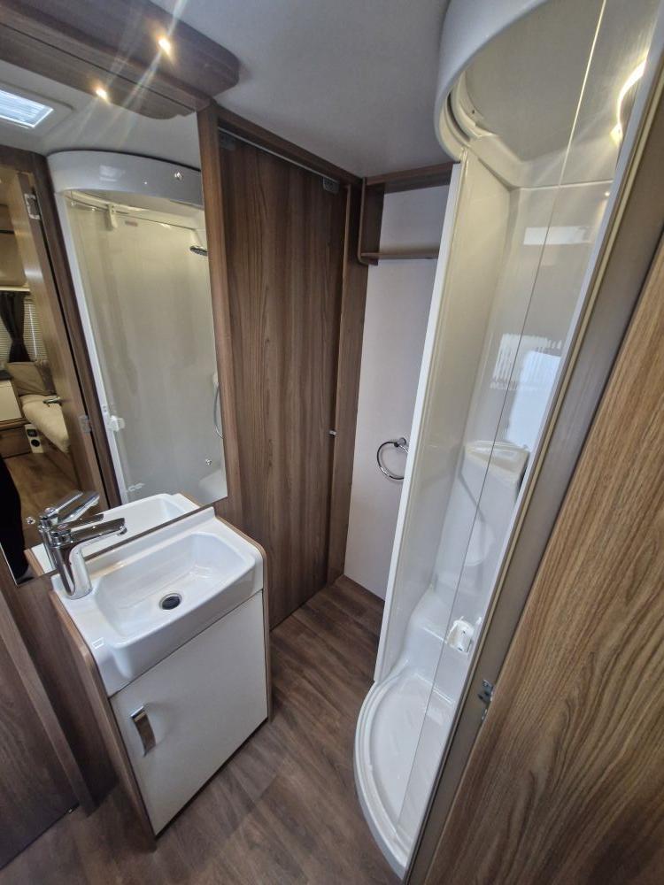 Swift Ace Globetrotter