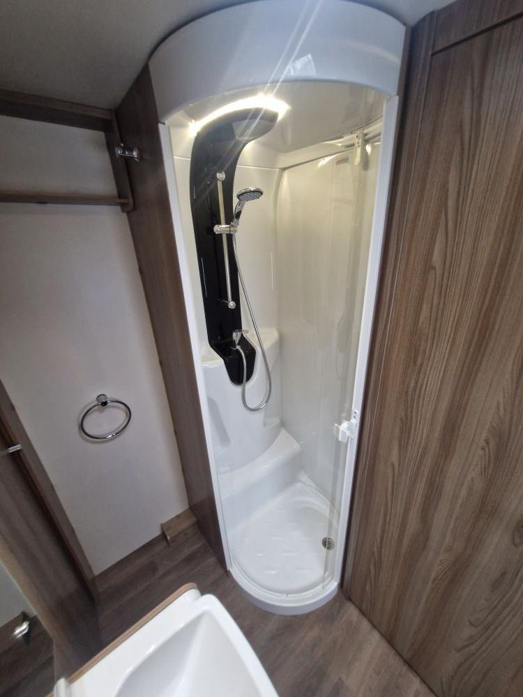 Swift Ace Globetrotter