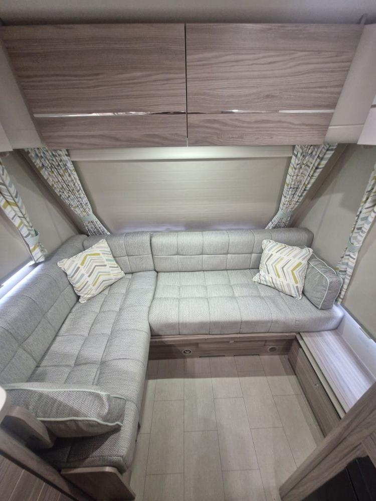 Elddis  Xplore 304