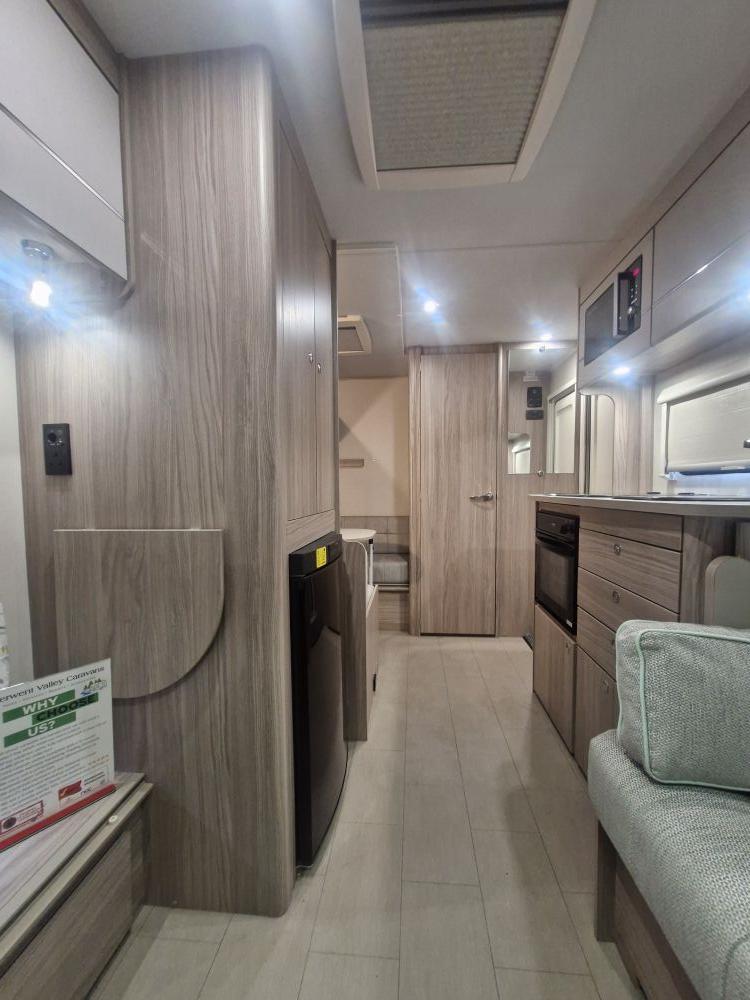 Elddis  Xplore 304