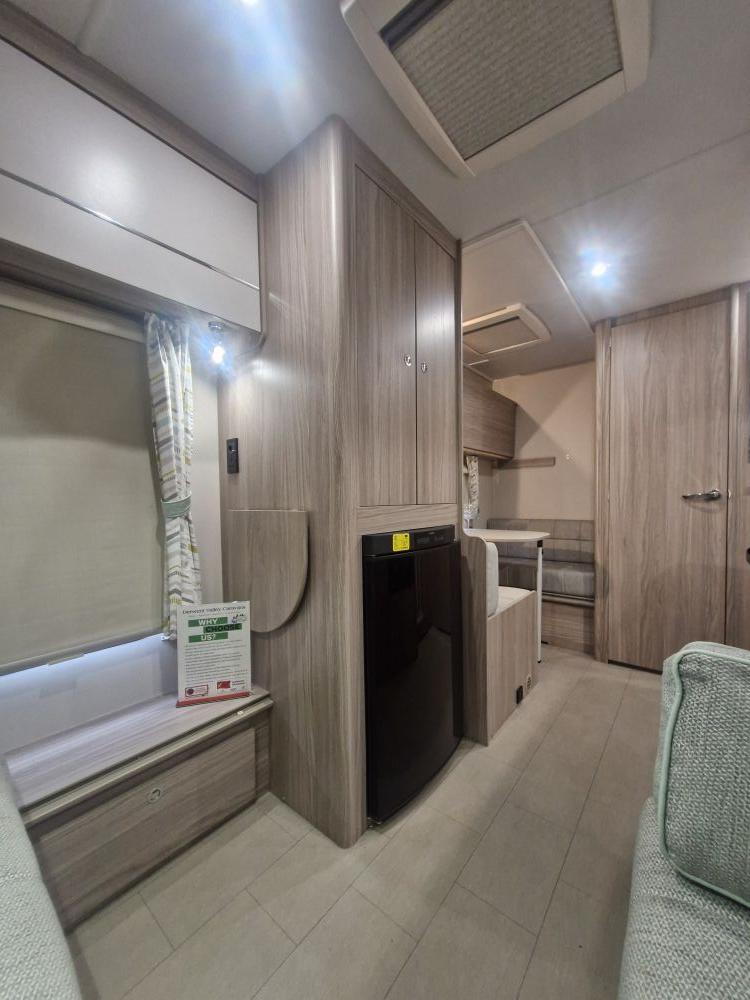 Elddis  Xplore 304