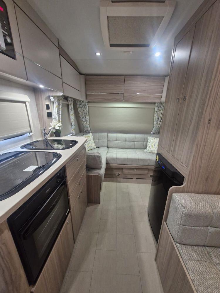 Elddis  Xplore 304