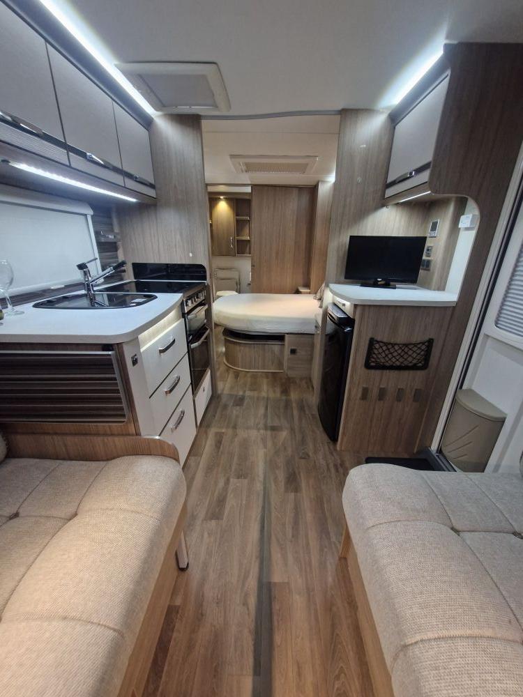 Coachman  VIP 575