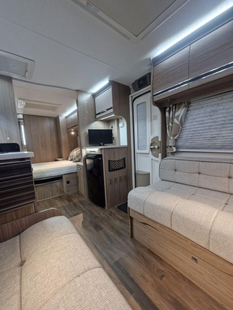 Coachman  VIP 575