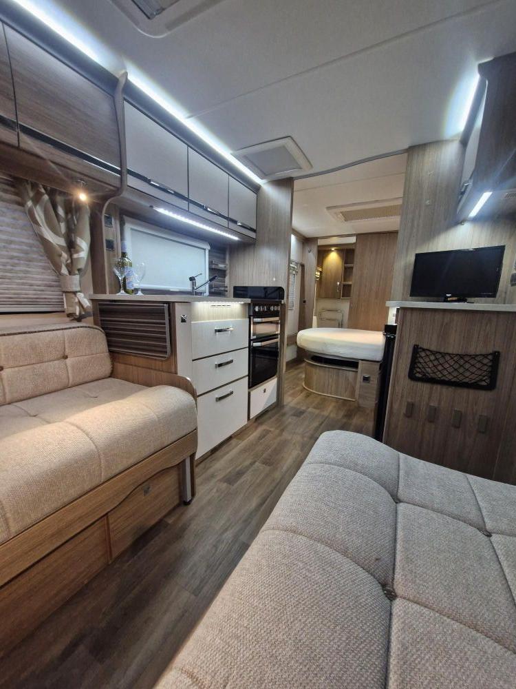 Coachman  VIP 575