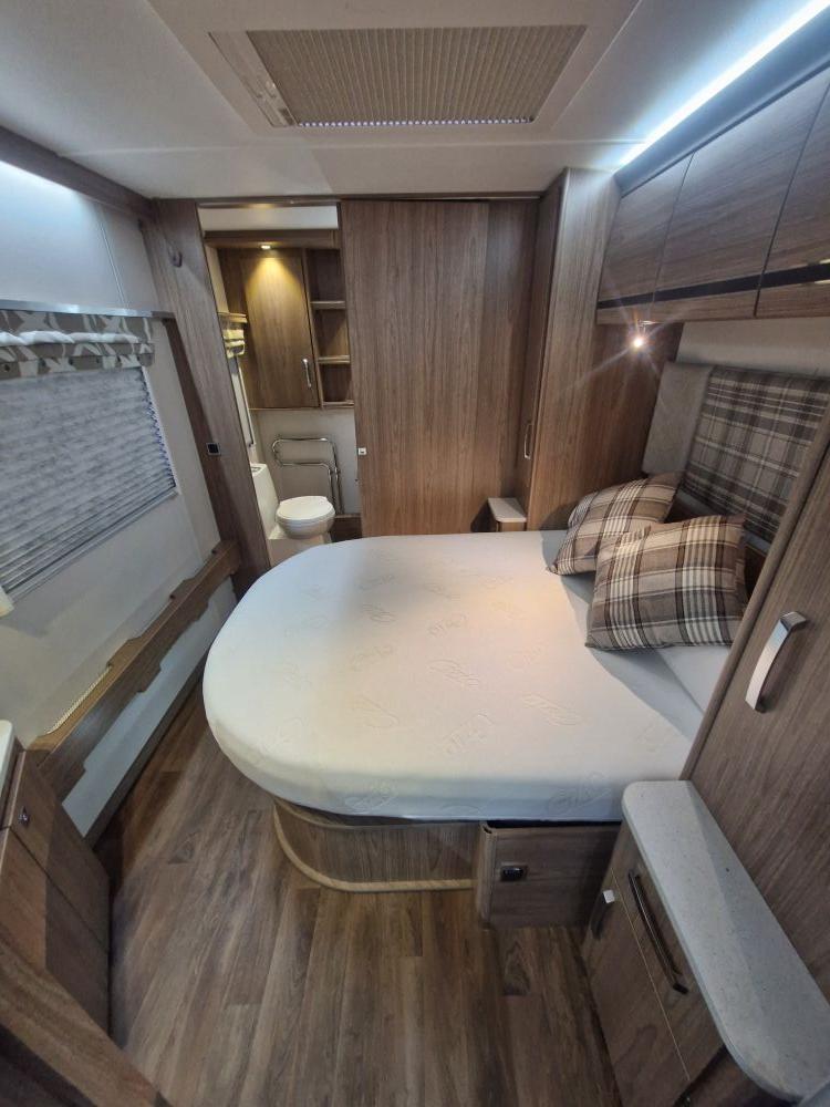 Coachman  VIP 575