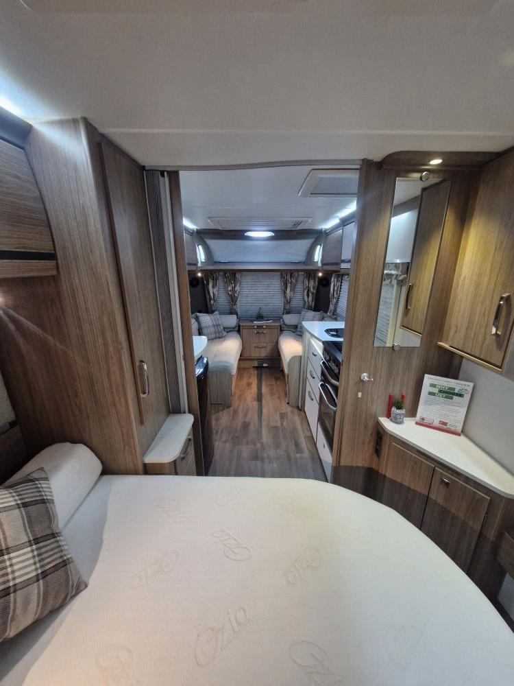 Coachman  VIP 575