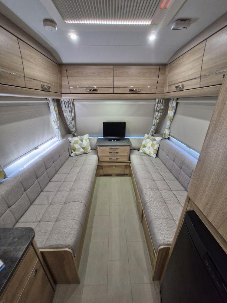 Elddis Xplore 422