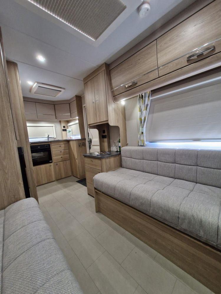 Elddis Xplore 422