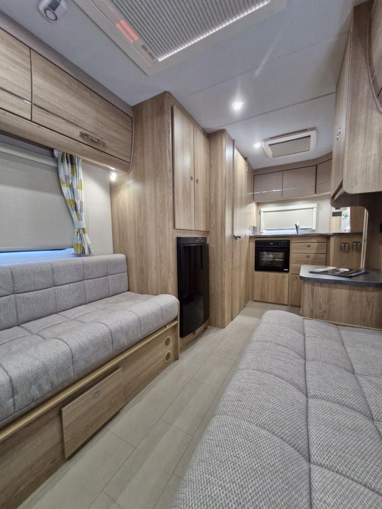 Elddis Xplore 422