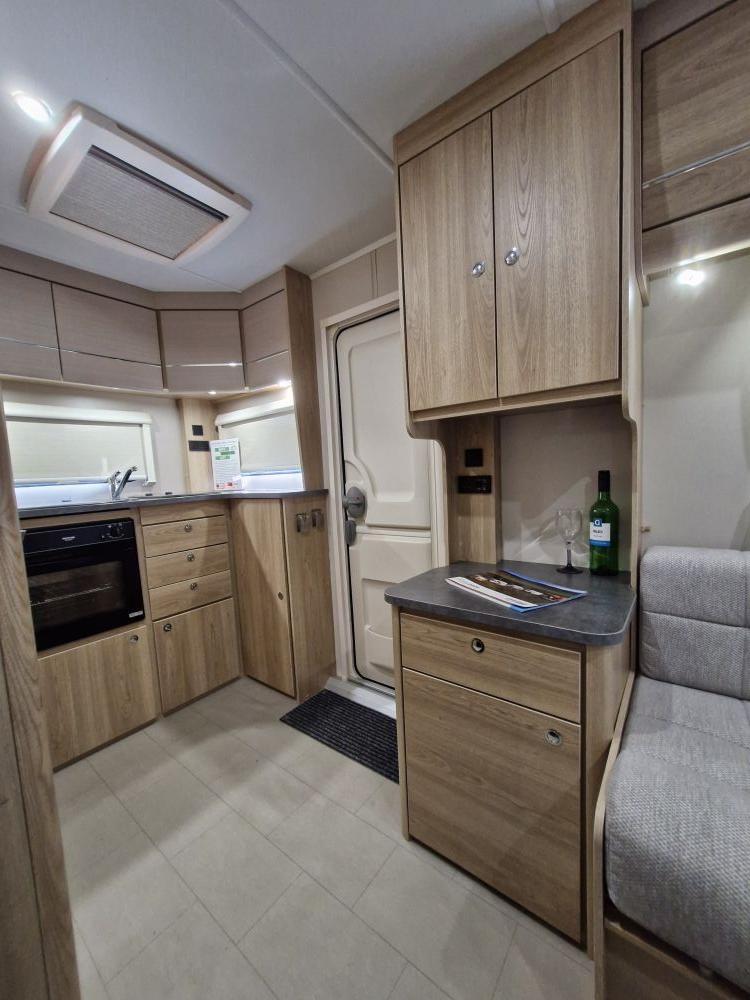 Elddis Xplore 422