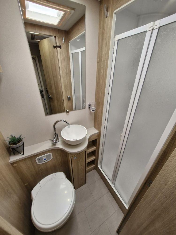 Elddis Xplore 422