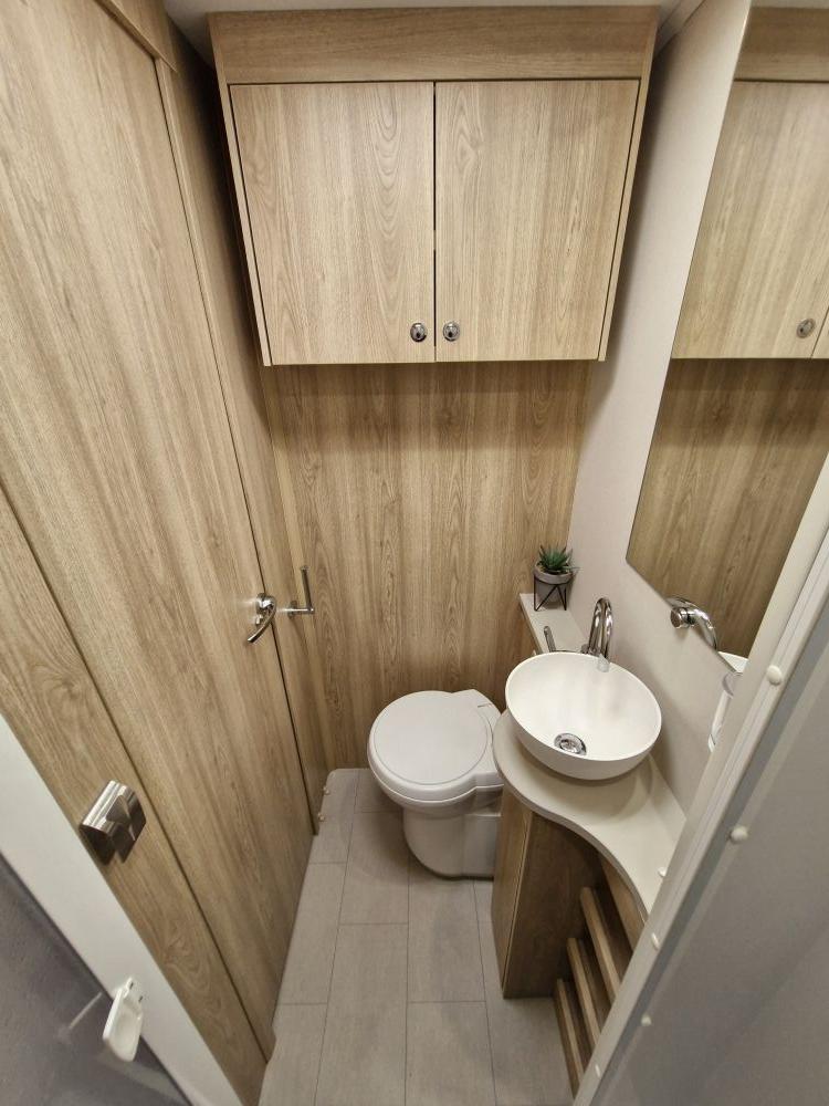 Elddis Xplore 422