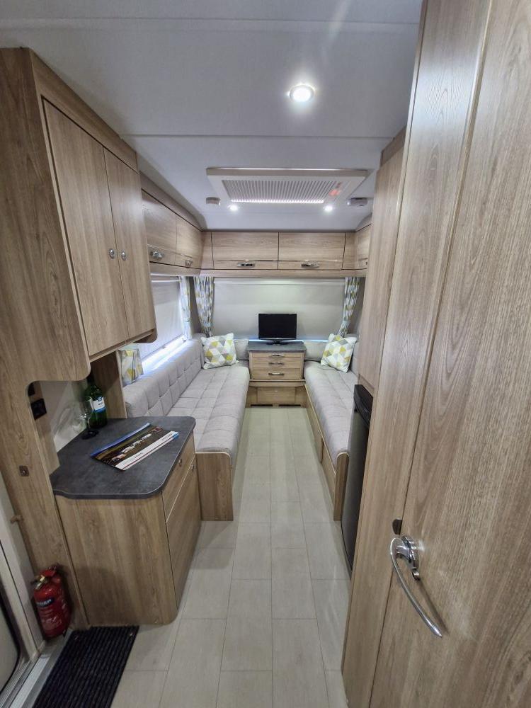 Elddis Xplore 422