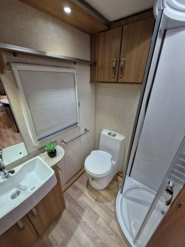 Coachman VIP 460/2