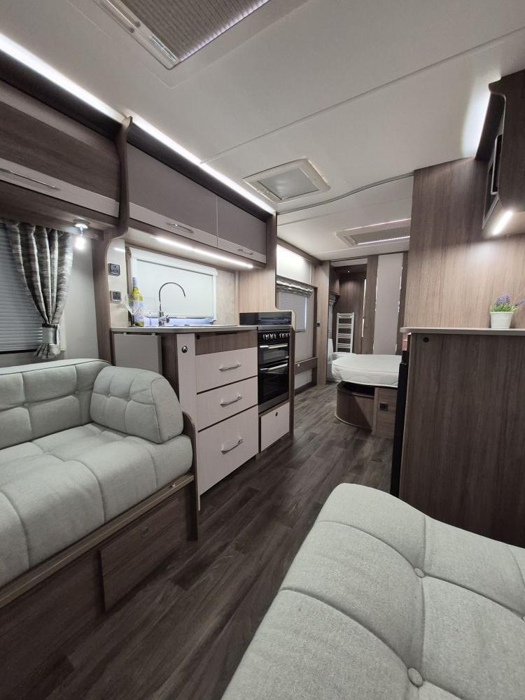 Coachman VIP 575